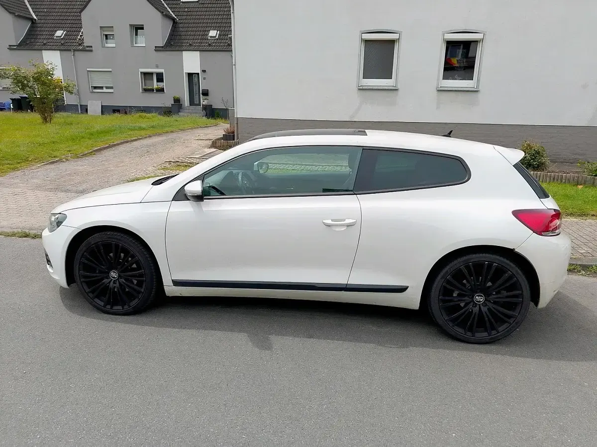Gebraucht VW Scirocco 160 PS (117 kW) 2009 Weiß Coupé