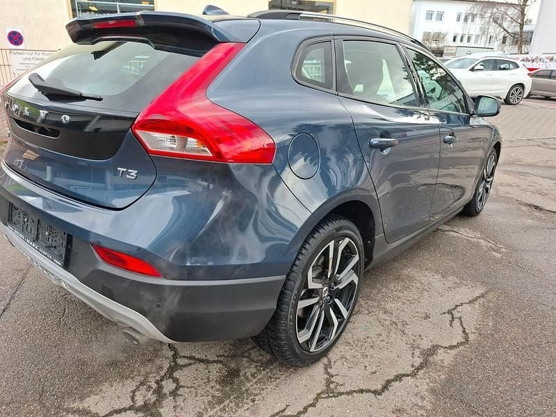 Gebraucht Volvo V40 Plus 152 PS (111 kW) 2017 Blau SUV