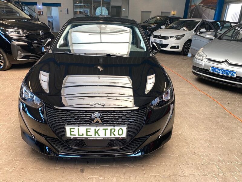 Schwarz Gebraucht 2022 Peugeot e-208 Allure Kleinwagen | 17.490 € (Fairer Preis) - Bild 1/4