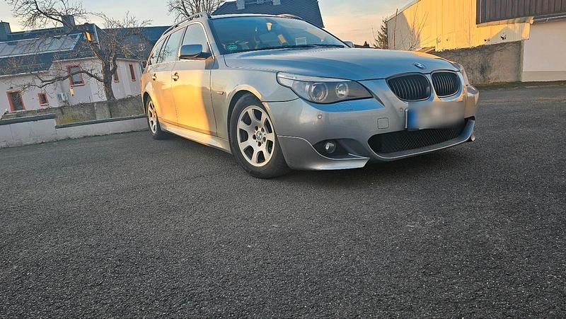 Gebraucht BMW 525 177 PS (130 kW) 2007 Grau Kombi