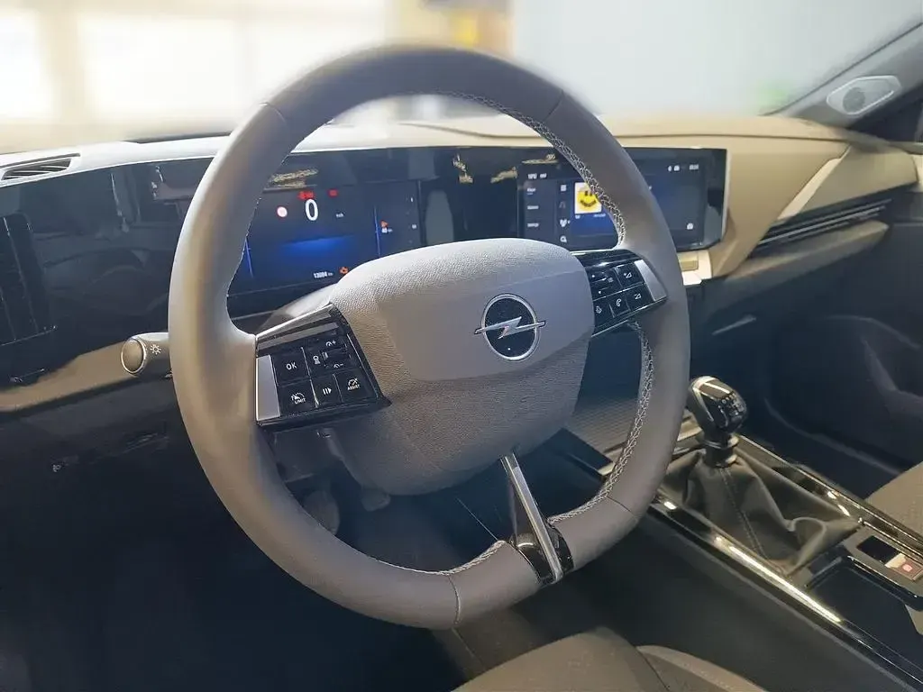 Gebraucht Opel Astra Edition 131 PS (96 kW) 2025 Silber Kleinwagen