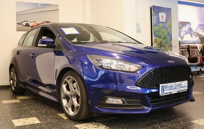 Indicblau metallic Gebraucht 2017 Ford Focus ST Kleinwagen | 9.990 € (Guter Preis) - Bild 1/4