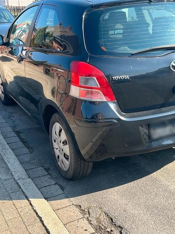 Gebraucht Toyota Yaris 67 PS (49 kW) 2010 Schwarz Kleinwagen