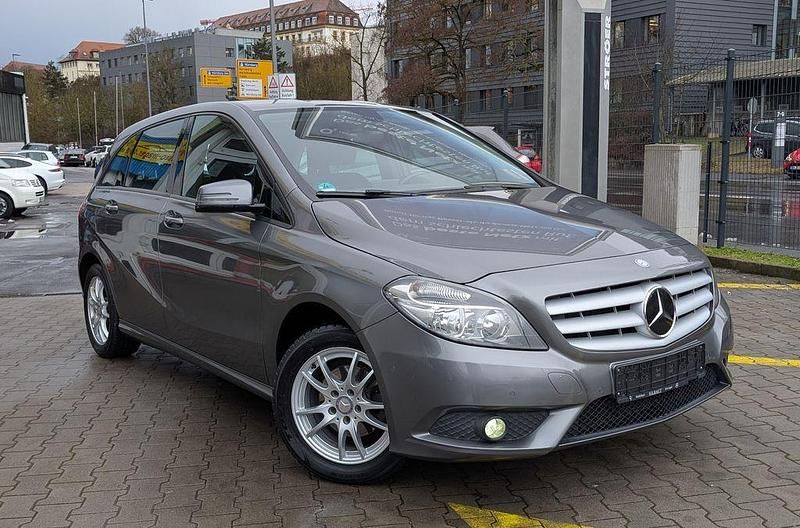 Gebraucht Mercedes B180 109 PS (80 kW) 2013 Grau Van / Kleinbus