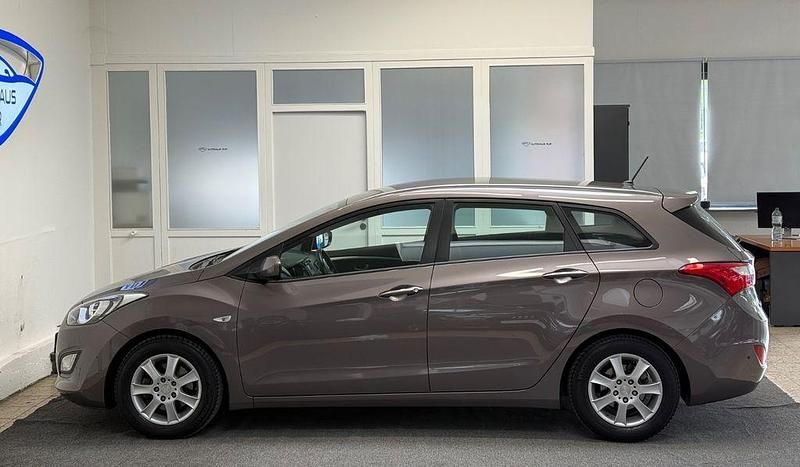 Gebraucht Hyundai i30 Classic 99 PS (72 kW) 2013 Braun Kombi