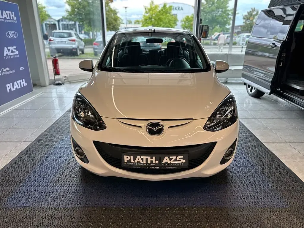 Gebraucht Mazda 2 Active 84 PS (61 kW) 2011 Weiß Kleinwagen