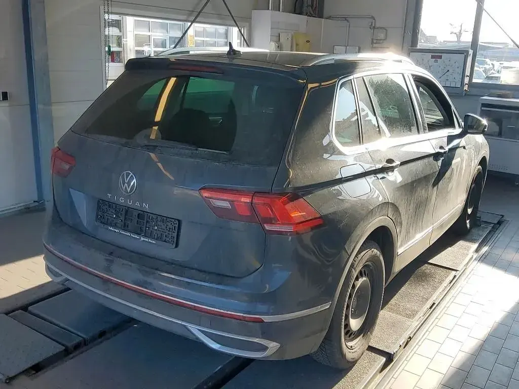 Gebraucht VW Tiguan Elegance 150 PS (110 kW) 2022 Grau SUV