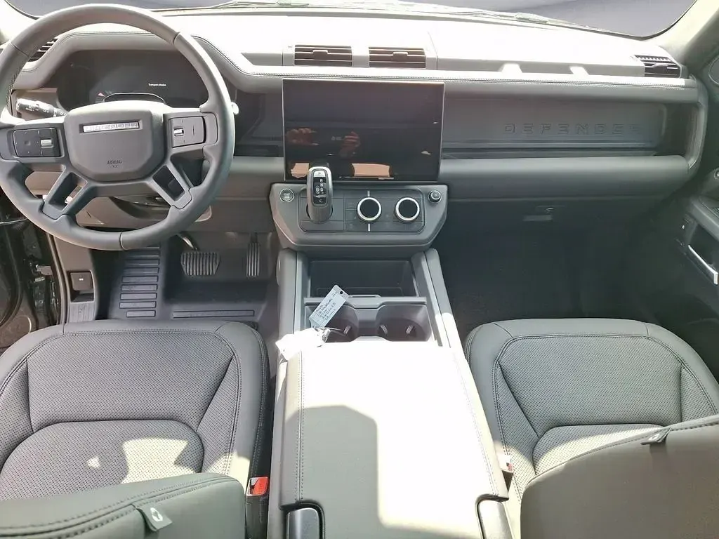 Neu Land Rover Defender SE Dynamic 252 PS (185 kW) 2026 Schwarz SUV