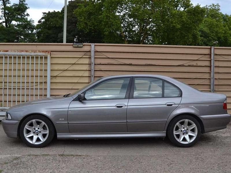 Grau Gebraucht 2002 BMW 520 Lifestyle Limousine | 3.700 € (Superpreis) - Bild 1/4