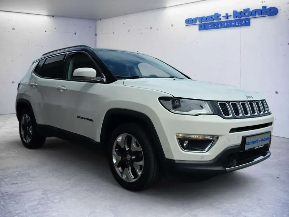 Gebraucht Jeep Compass Limited 140 PS (102 kW) 2018 Bright white SUV