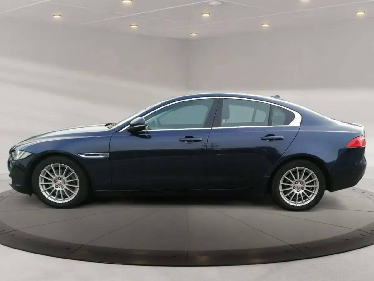 Gebraucht Jaguar XE Prestige 163 PS (119 kW) 2016 Loire blue Limousine