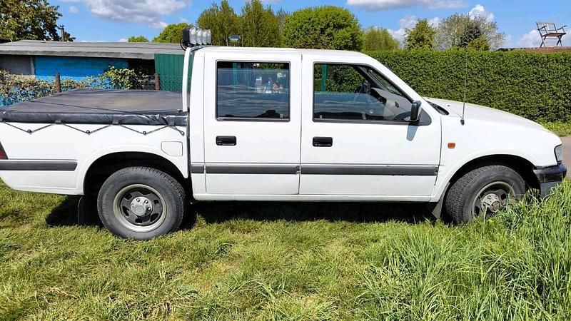 Gebraucht Opel Campo 109 PS (80 kW) 2001 Weiß Pickup