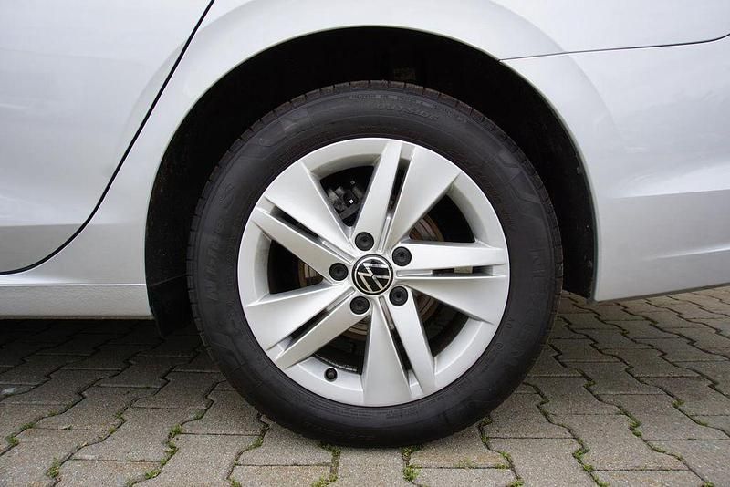 Gebraucht VW Golf VIII 110 PS (80 kW) 2024 Silber Kombi