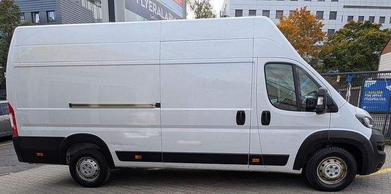 Weiß Gebraucht 2023 Peugeot Boxer Van | 15.450 € (Superpreis) - Bild 1/4
