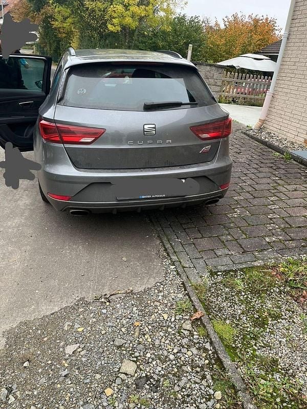 Grau Gebraucht 2018 Cupra Leon Kombi | 19.500 € (Fairer Preis) - Bild 1/4