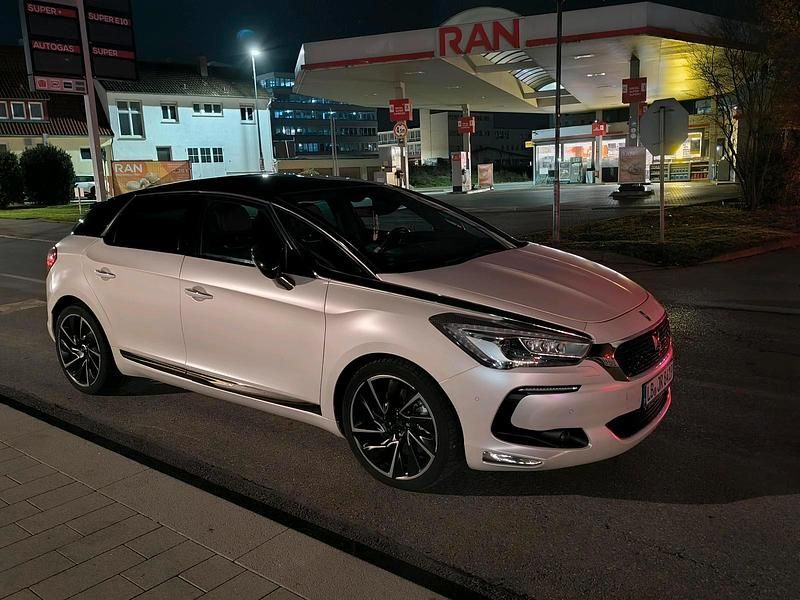 Weiß Gebraucht 2017 DS Automobiles DS5 Kleinwagen | 11.500 € (Superpreis) - Bild 1/4