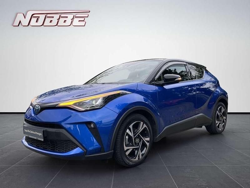 Titanblau metallic/dach schwar Gebraucht 2022 Toyota C-HR Team SUV | 24.880 € (Fairer Preis) - Bild 1/4