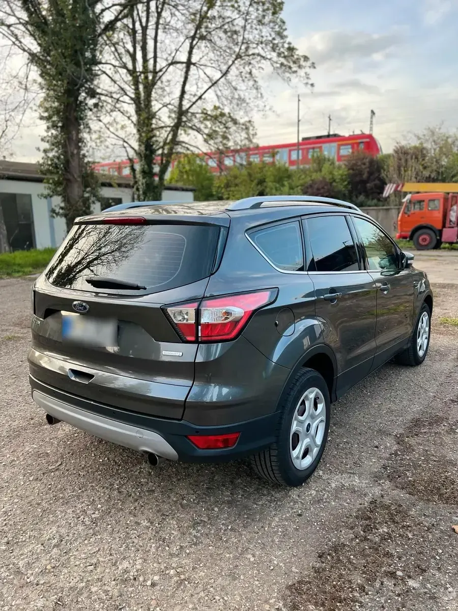 Używany Ford Kuga 150 KM (110 kW) 2017 Szary SUV