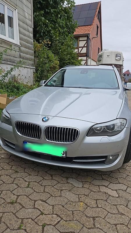 Silber Gebraucht 2010 BMW 530 Kombi | 7.666 € (Guter Preis) - Bild 1/4