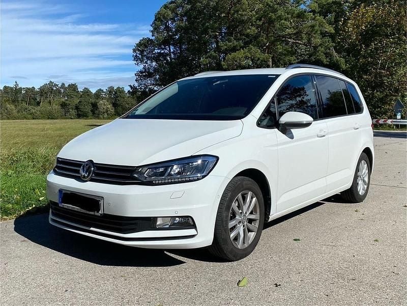 Weiß Gebraucht 2016 VW Touran Comfortline Van / Kleinbus | 16.999 € (Superpreis) - Bild 1/4