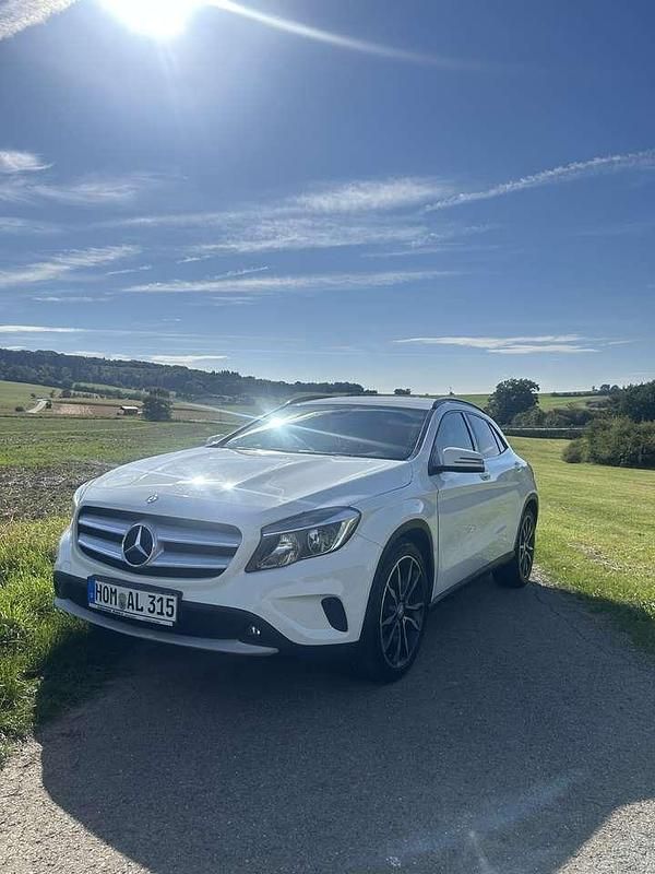 Weiß Gebraucht 2014 Mercedes GLA200 SUV | 14.800 € (Fairer Preis) - Bild 1/4