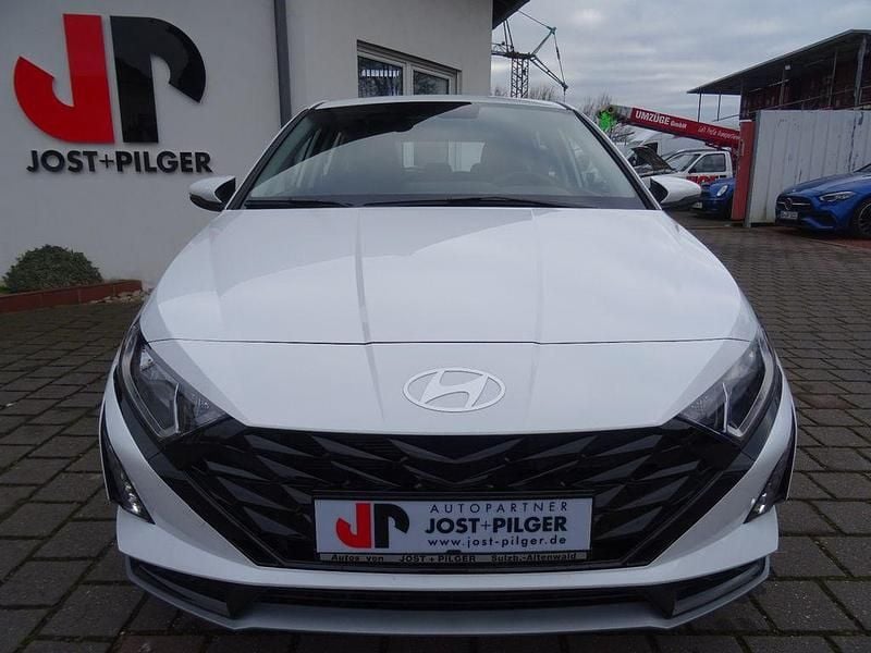 Neu Hyundai i20 101 PS (74 kW) 2025 Weiß Limousine