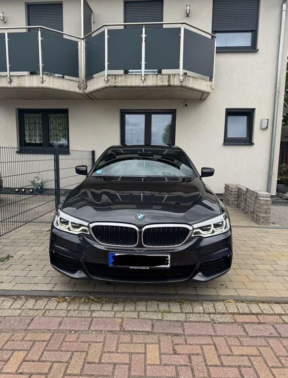Grau Gebraucht 2020 BMW 530 M Sport Limousine | 36.700 € (Fairer Preis) - Bild 1/4