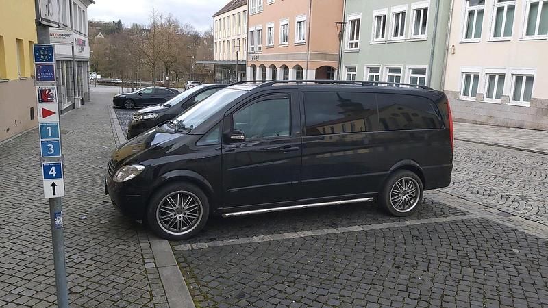 Schwarz Gebraucht 2008 Mercedes Viano Van / Kleinbus | 15.200 € - Bild 1/4