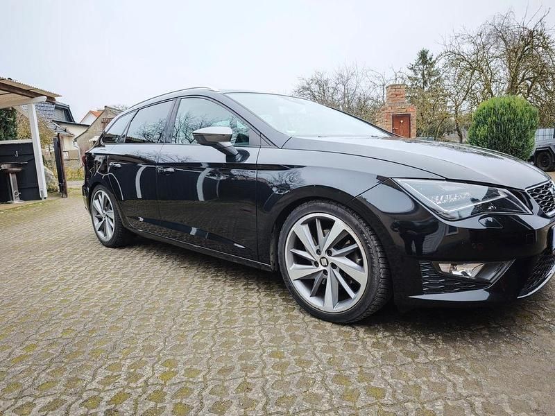 Second-hand Seat Leon ST FR 180 CP (132 kW) 2014 Negru Break