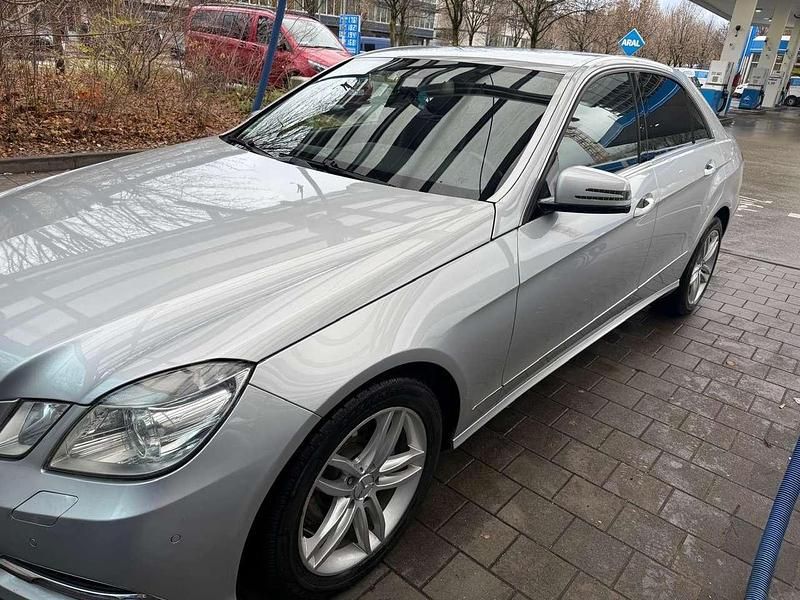 Gebraucht Mercedes E220 Avantgarde 170 PS (125 kW) 2012 Limousine