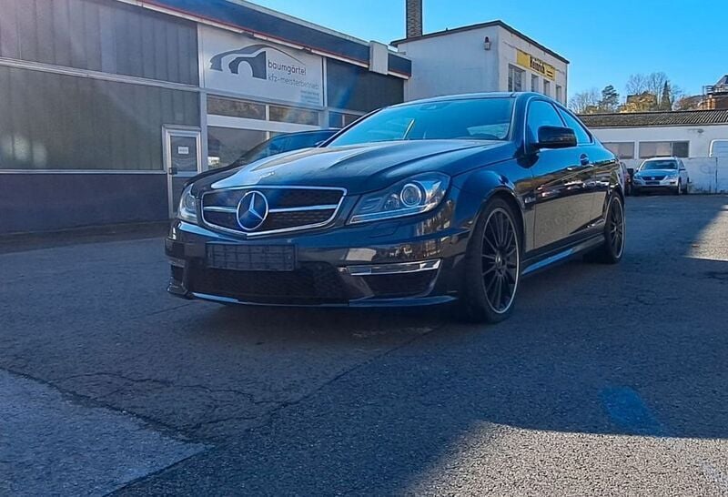 Schwarz Gebraucht 2013 Mercedes C63 AMG AMG Coupé | 55.555 € (Fairer Preis) - Bild 1/4
