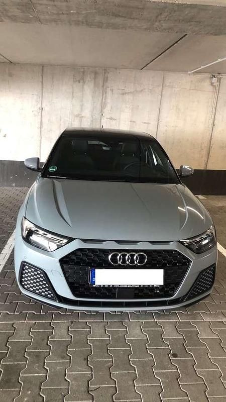 Grau Gebraucht 2024 Audi A1 Sportback Kleinwagen | 26.999 € (Fairer Preis) - Bild 1/4
