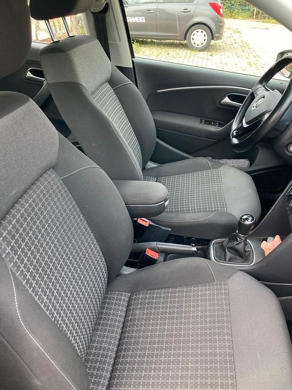 Gebraucht VW Polo 75 PS (55 kW) 2016 Grau Kleinwagen