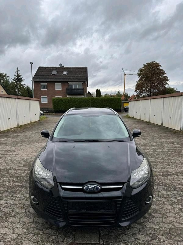 Schwarz Gebraucht 2012 Ford Focus Champions Edition Kombi | 2.300 € (Superpreis) - Bild 1/4
