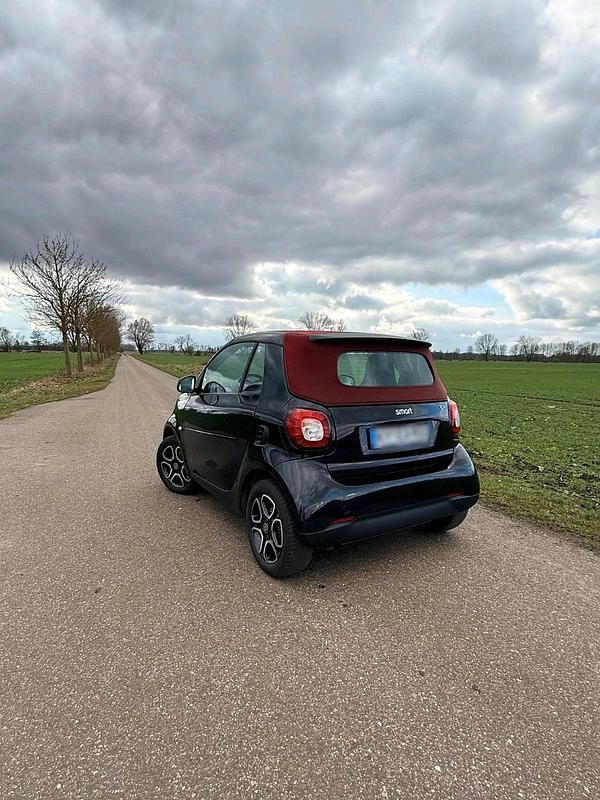 Gebraucht Smart ForTwo Cabrio 90 PS (66 kW) 2019 Schwarz Cabrio
