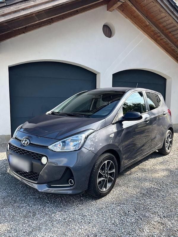Grau Gebraucht 2019 Hyundai i10 YES! Kleinwagen | 12.400 € (Guter Preis) - Bild 1/4