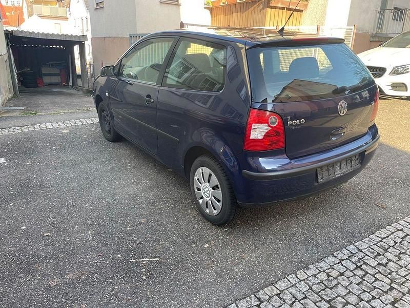 Gebraucht VW Polo Basis 64 PS (47 kW) 2004 Blau Kleinwagen