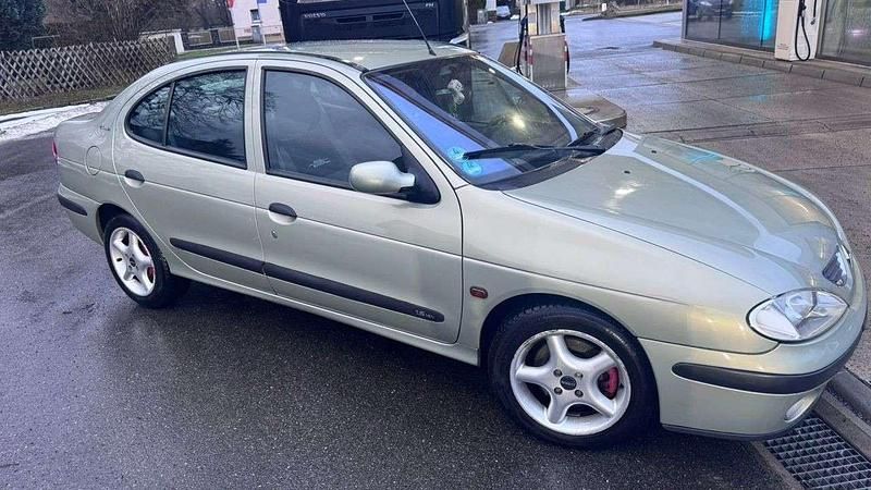 Gebraucht Renault Mégane Authentique 111 PS (81 kW) 2001 Limousine