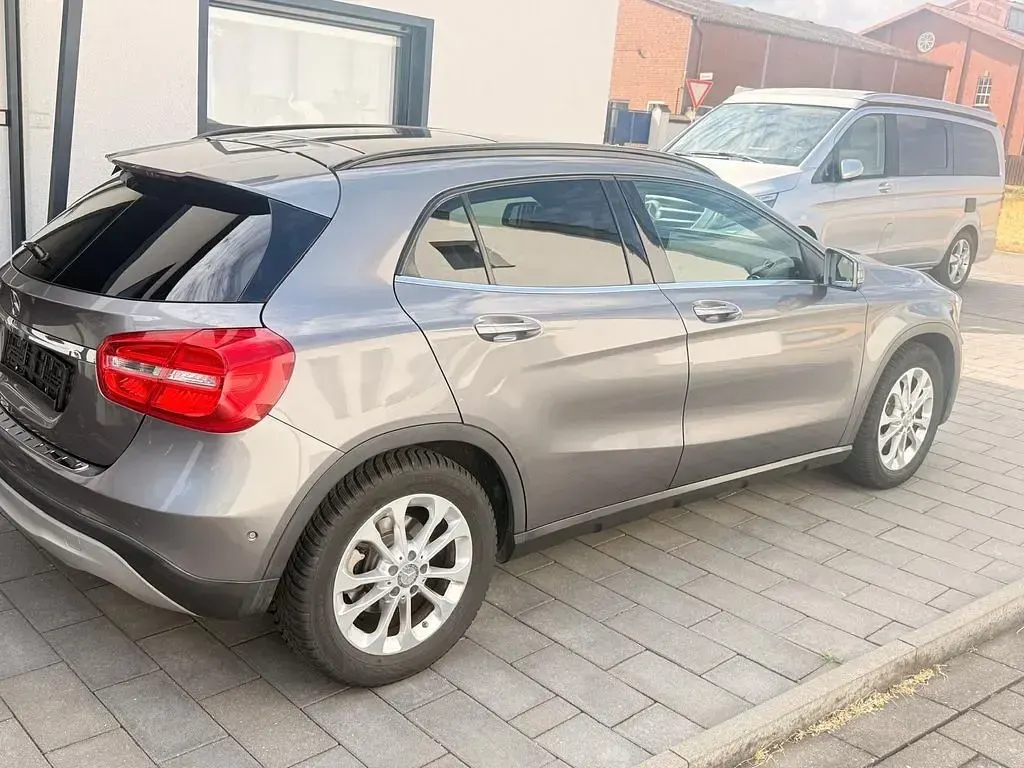 Gebraucht Mercedes 220 AMG line 177 PS (130 kW) 2016 Grau SUV