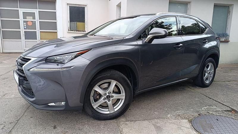 Grau Gebraucht 2016 Lexus NX300h E-FOUR Luxury Line SUV | 26.990 € (Guter Preis) - Bild 1/4