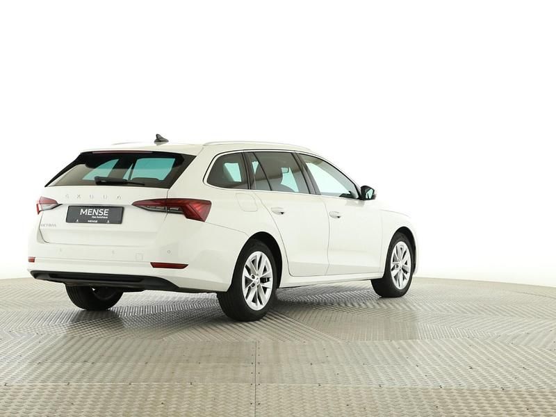 Gebraucht Skoda Octavia Style 116 PS (85 kW) 2023 Candyweiss Kombi