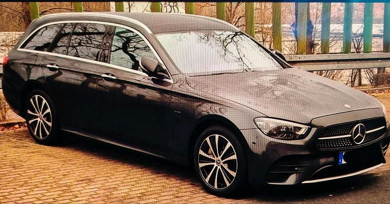 Grau Gebraucht 2020 Mercedes E300 Kombi | 29.975 € (Etwas zu teuer) - Bild 1/4