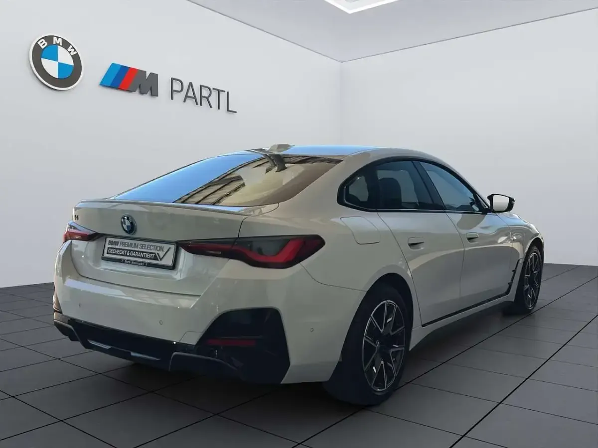 Gebraucht BMW i4 Performance 400 kW (544 PS) 2024 Weiß Limousine