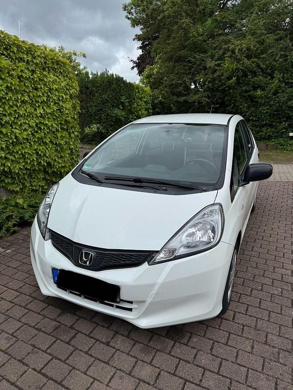 Weiß Gebraucht 2015 Honda Jazz S Kleinwagen | 6.500 € (Fairer Preis) - Bild 1/4