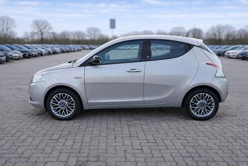 Gebraucht Lancia Ypsilon 86 PS (63 kW) 2011 Gelb Kleinwagen