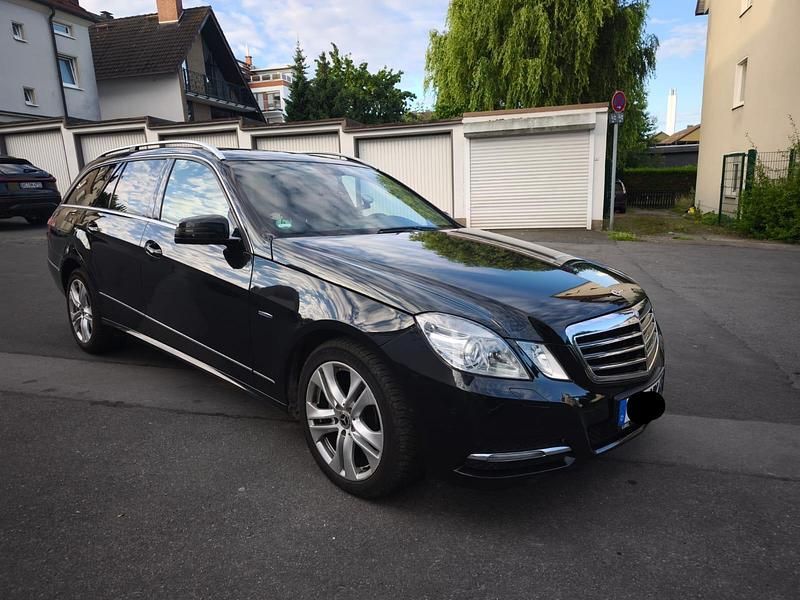 Schwarz Gebraucht 2010 Mercedes E220 Kombi | 6.000 € (Superpreis) - Bild 1/4