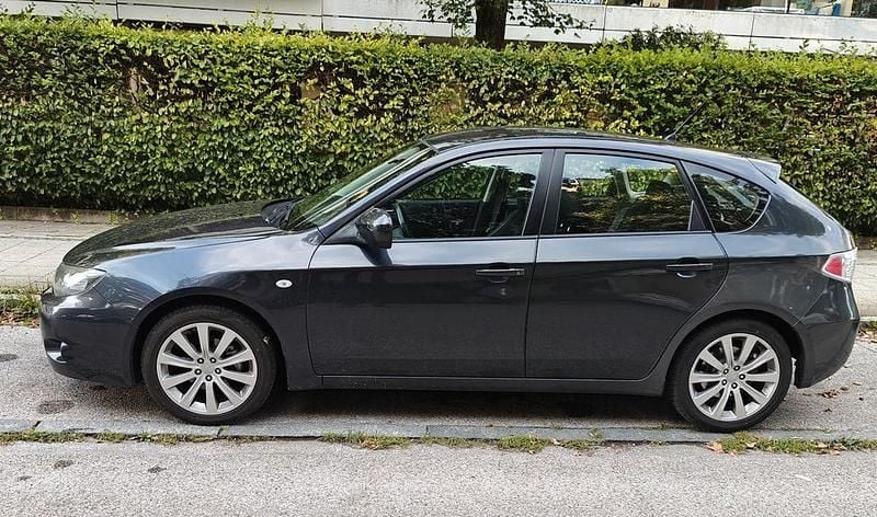 Grau Gebraucht 2011 Subaru Impreza Comfort Limousine | 6.500 € (Fairer Preis) - Bild 1/4