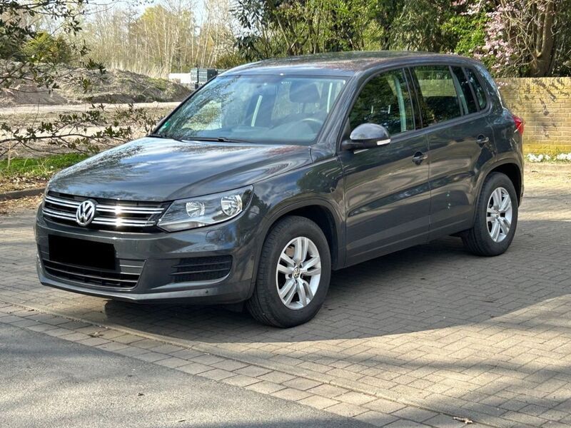 Grau Gebraucht 2015 VW Tiguan Trendline SUV | 9.350 € (Guter Preis) - Bild 1/4