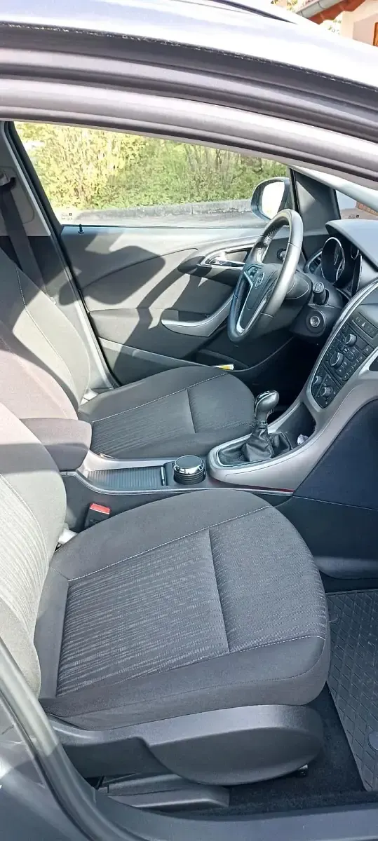 Gebraucht Opel Astra 125 PS (91 kW) 2011 Kombi