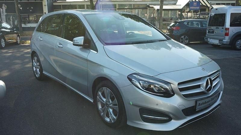 Silber Gebraucht 2018 Mercedes B180 Business Van / Kleinbus | 14.950 € (Fairer Preis) - Bild 1/4